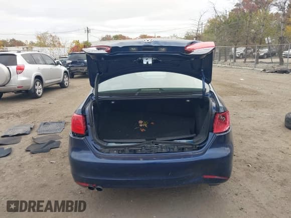 ✅ 2011 Volkswagen Jetta SE • VIN: 3VWDZ7AJ4BM067513 • Lot: 43568532. Listed on IAAI with 181,869 mi. Free auction sales archive from the USA and detailed vehicle history report at DreamBid. Image 16.