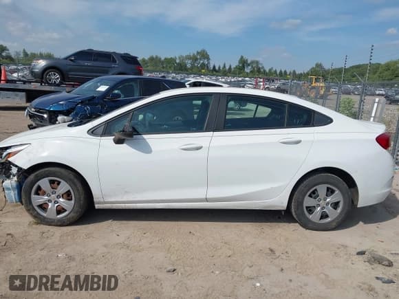 ✅ 2018 Chevrolet Cruze LS • VIN: 1G1BC5SM0J7193572 • Лот: 42962057. Опубликован ранее на IAAI с пробегом 69 958 миль. Бесплатный доступ к архиву аукционных продаж из США и подробный отчёт об истории автомобиля на DreamBid. Изображение 14.