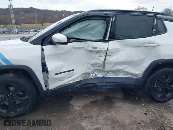 2021 Jeep Compass Latitude with VIN 3C4NJDBB6MT557755, listed as a IAAI auction lot 40976028 with 24,972 mi miles and . Bid and sale history available at DreamBid. Image 6.