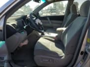 ✅ 2010 Toyota Highlander • VIN: 5TDZK3EHXAS012964 • Lot: 91880245. Listed on Copart with Not provided. Free auction sales archive from the USA and detailed vehicle history report at DreamBid. Image 7.