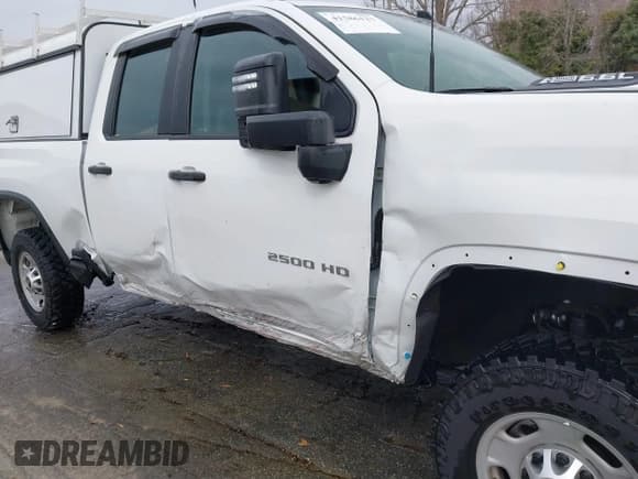 ✅ 2024 Chevrolet Silverado 2500HD Work Truck • VIN: 1GC2YLE72RF198079 • Lot: 41586127. Wystawiony na IAAI z przebiegiem 9 934 mil. Bezpłatny archiwum sprzedaży aukcyjnych z USA i szczegółowy raport historii pojazdu na DreamBid. Zdjęcie 6.