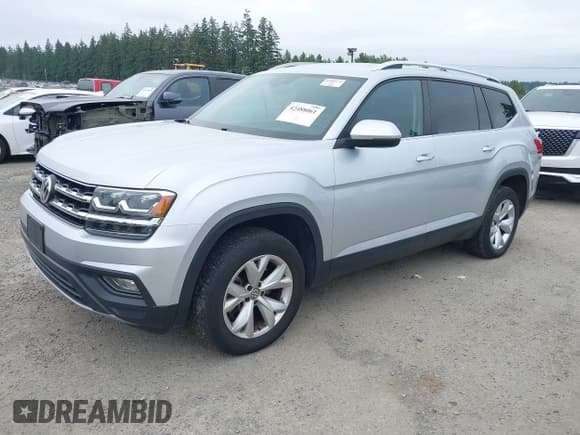 ✅ 2019 Volkswagen Atlas SE • VIN: 1V2UR2CA7KC559844 • Lot: 42488061. Listed on IAAI with 98,241 mi. Free auction sales archive from the USA and detailed vehicle history report at DreamBid. Image 2.