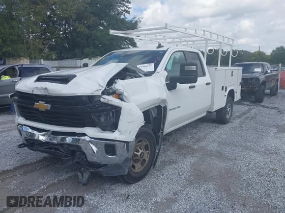 ✅ 2024 Chevrolet Silverado 2500HD • VIN: 1GB2YLE73RF353100 • Лот: 43300422. Опубликован ранее на IAAI с пробегом 15 169 миль. Бесплатный доступ к архиву аукционных продаж из США и подробный отчёт об истории автомобиля на DreamBid. Изображение 17.