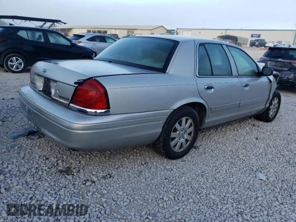 ✅ 2007 Ford Crown Victoria LX • VIN: 2FAFP74V97X145740 • Lot: 84583165. Listed on Copart with 171,768 mi. Free auction sales archive from the USA and detailed vehicle history report at DreamBid. Image 3.