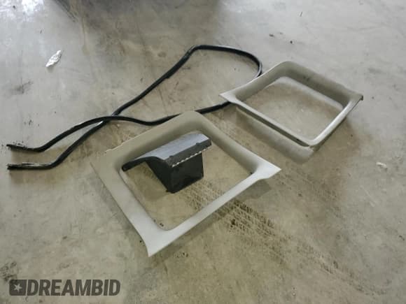 ✅ 2002 Dodge Passenger • VIN: 2B5WB35Y92K109605 • Lot: 81635945. Wystawiony na Copart z przebiegiem Nie podano. Bezpłatny archiwum sprzedaży aukcyjnych z USA i szczegółowy raport historii pojazdu na DreamBid. Zdjęcie 13.