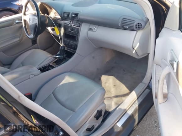 ✅ 2004 Mercedes-Benz C 230 Kompressor • VIN: WDBRF40J84A634936 • Lot: 41367075. Wystawiony na IAAI z przebiegiem 302 163 mil. Bezpłatny archiwum sprzedaży aukcyjnych z USA i szczegółowy raport historii pojazdu na DreamBid. Zdjęcie 5.