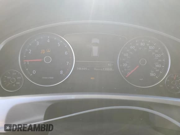 ✅ 2013 Volkswagen Touareg Exec • VIN: WVGEF9BP2DD002295 • Lot: 47942035. Listed on Copart with 146,695 mi. Free auction sales archive from the USA and detailed vehicle history report at DreamBid. Image 9.