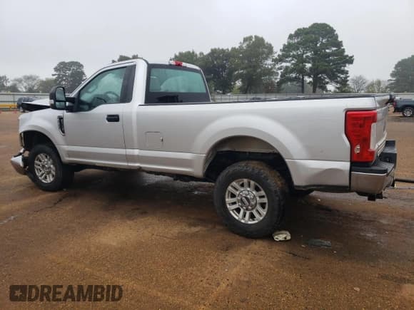 ✅ 2017 Ford F-350 XL • VIN: 1FTRF3B6XHEC96569 • Лот: 79754714. Опубликован ранее на Copart с пробегом 176 812 миль. Бесплатный доступ к архиву аукционных продаж из США и подробный отчёт об истории автомобиля на DreamBid. Изображение 2.