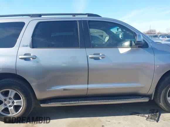 ✅ 2010 Toyota Sequoia SR5 • VIN: 5TDZM5G16AS002051 • Лот: 41313149. Опубликован ранее на IAAI с пробегом 182 666 миль. Бесплатный доступ к архиву аукционных продаж из США и подробный отчёт об истории автомобиля на DreamBid. Изображение 13.