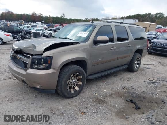 ✅ 2007 Chevrolet Suburban LTZ • VIN: 1GNFC16077J326498 • Lot: 43657422. Listed on IAAI with 252,671 mi. Free auction sales archive from the USA and detailed vehicle history report at DreamBid. Image 2.