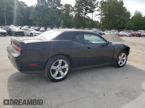 ✅ 2011 Dodge Challenger • VIN: 2B3CJ4DG0BH570315 • Lot: 70276054. Wystawiony na Copart z przebiegiem 181 808 mil. Bezpłatny archiwum sprzedaży aukcyjnych z USA i szczegółowy raport historii pojazdu na DreamBid. Zdjęcie 3.