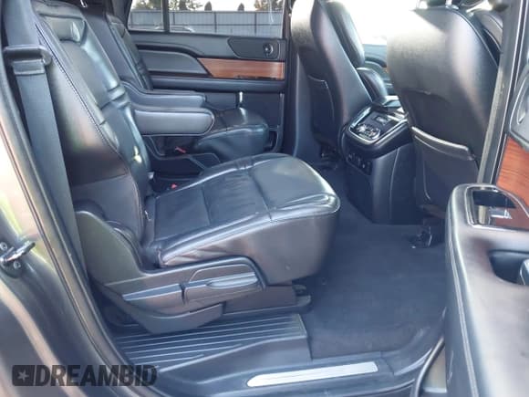 ✅ 2018 Lincoln Navigator Select • VIN: 5LMJJ3JT5JEL11206 • Lot: 43383651. Listed on IAAI with 188,339 mi. Free auction sales archive from the USA and detailed vehicle history report at DreamBid. Image 8.