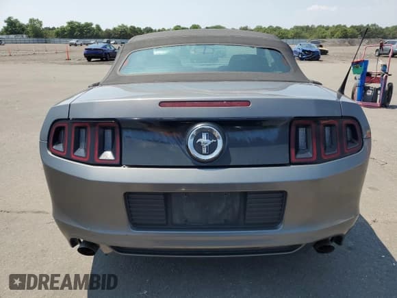 ✅ 2013 Ford Mustang V6 • VIN: 1ZVBP8EM6D5204015 • Лот: 65909935. Опубликован ранее на Copart с пробегом 168 378 миль. Бесплатный доступ к архиву аукционных продаж из США и подробный отчёт об истории автомобиля на DreamBid. Изображение 6.