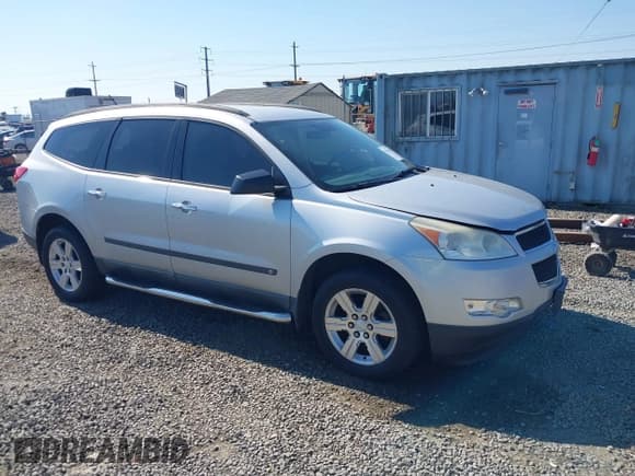 ✅ 2010 Chevrolet Traverse LS • VIN: 1GNLVEED7AS104912 • Lot: 43310260. Wystawiony na IAAI z przebiegiem 172 736 mil. Bezpłatny archiwum sprzedaży aukcyjnych z USA i szczegółowy raport historii pojazdu na DreamBid. Zdjęcie 1.