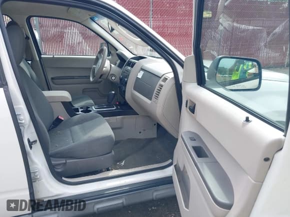 ✅ 2011 Ford Escape XLS • VIN: 1FMCU0C74BKC17466 • Лот: 43534801. Опубликован ранее на IAAI с пробегом 194 604 миль. Бесплатный доступ к архиву аукционных продаж из США и подробный отчёт об истории автомобиля на DreamBid. Изображение 5.