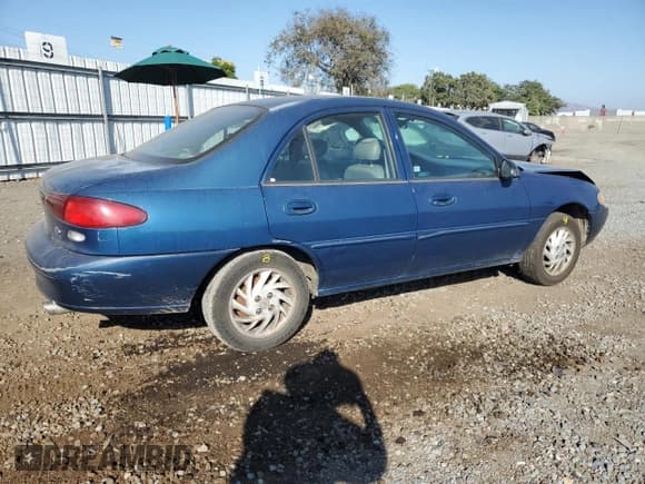 ✅ 1998 Ford Escort SE • VIN: 1FAFP13P1WW167919 • Lot: 72810024. Wystawiony na Copart z przebiegiem 211 520 mil. Bezpłatny archiwum sprzedaży aukcyjnych z USA i szczegółowy raport historii pojazdu na DreamBid. Zdjęcie 3.
