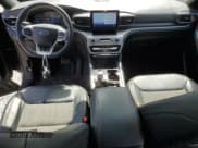 ✅ 2023 Ford Explorer Timberline • VIN: 1FMSK8JH2PGB48461 • Lot: 70946925. Wystawiony na Copart z przebiegiem 38 957 mil. Bezpłatny archiwum sprzedaży aukcyjnych z USA i szczegółowy raport historii pojazdu na DreamBid. Zdjęcie 8.