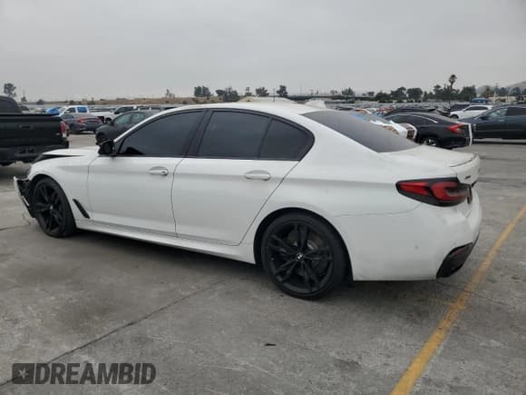 ✅ 2021 BMW 5 Series M550i xDrive • VIN: WBA13BK02MCF83535 • Lot: 66195595. Wystawiony na Copart z przebiegiem 54 000 mil. Bezpłatny archiwum sprzedaży aukcyjnych z USA i szczegółowy raport historii pojazdu na DreamBid. Zdjęcie 2.