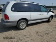 ✅ 2000 Dodge Caravan SE • VIN: 2B4GP44G0YR584617 • Lot: 81459815. Listed on Copart with 200,761 mi. Free auction sales archive from the USA and detailed vehicle history report at DreamBid. Image 3.