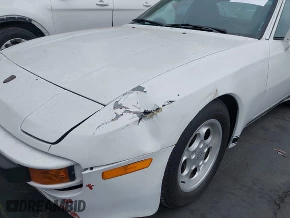 ✅ 1985 Porsche 944 • VIN: WP0AA0945FN454005 • Лот: 42619615. Опубликован ранее на IAAI с пробегом 145 557 миль. Бесплатный доступ к архиву аукционных продаж из США и подробный отчёт об истории автомобиля на DreamBid. Изображение 6.