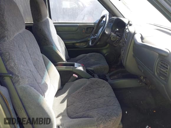 ✅ 2002 Chevrolet S-10 LS • VIN: 1GCDT13WX2K196938 • Лот: 41652867. Опубликован ранее на IAAI с пробегом 182 635 миль. Бесплатный доступ к архиву аукционных продаж из США и подробный отчёт об истории автомобиля на DreamBid. Изображение 5.