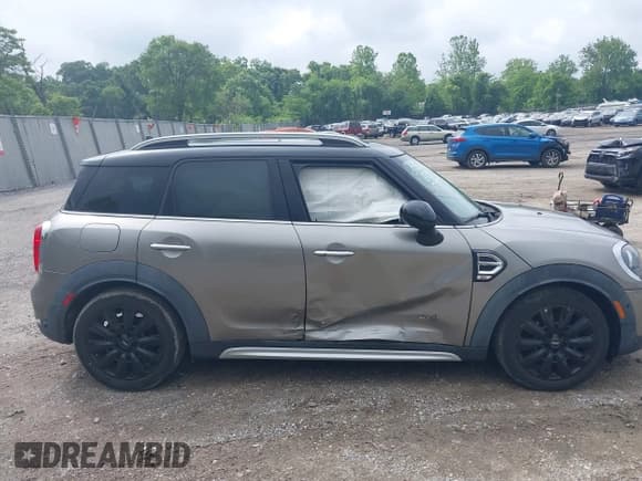 ✅ 2018 MINI Countryman Cooper • VIN: WMZYV5C39J3E02982 • Lot: 42384795. Wystawiony na IAAI z przebiegiem 74 599 mil. Bezpłatny archiwum sprzedaży aukcyjnych z USA i szczegółowy raport historii pojazdu na DreamBid. Zdjęcie 13.