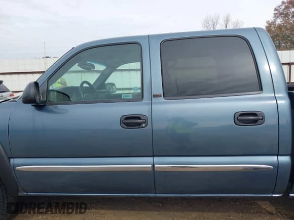 ✅ 2007 GMC Sierra 1500 SLE1 • VIN: 2GTEK13Z571172488 • Lot: 41397393. Listed on IAAI with 261,146 mi. Free auction sales archive from the USA and detailed vehicle history report at DreamBid. Image 14.