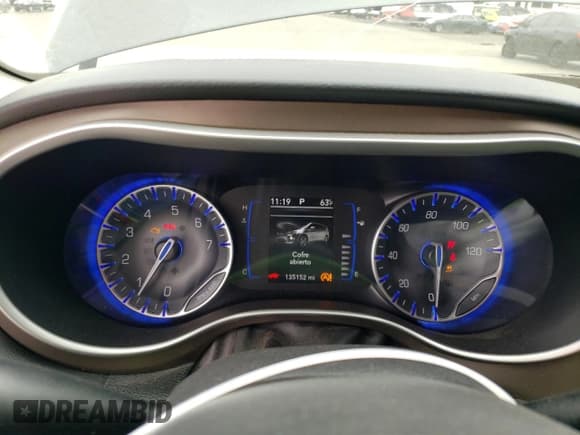 ✅ 2018 Chrysler Pacifica Touring • VIN: 2C4RC1DG3JR310534 • Лот: 61784845. Опубликован ранее на Copart с пробегом 135 152 миль. Бесплатный доступ к архиву аукционных продаж из США и подробный отчёт об истории автомобиля на DreamBid. Изображение 9.