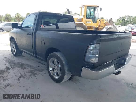 2013 Ram 1500 Express z VIN 3C6JR6AT0DG507821, wystawiony jako IAAI lot #42708345 z przebiegiem 183 346 mil mil oraz . Historia ofert i sprzedaży dostępna na DreamBid. Obrazek 3.