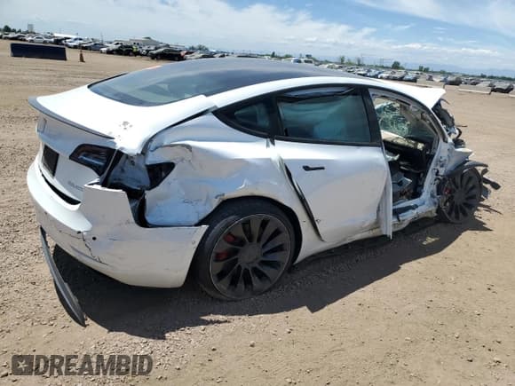 ✅ 2021 Tesla Model 3 Performance • VIN: 5YJ3E1EC6MF076644 • Lot: 63647105. Wystawiony na Copart z przebiegiem Nie podano. Bezpłatny archiwum sprzedaży aukcyjnych z USA i szczegółowy raport historii pojazdu na DreamBid. Zdjęcie 3.