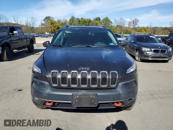 ✅ 2014 Jeep Cherokee Trailhawk • VIN: 1C4PJMBS6EW182258 • Lot: 86498585. Wystawiony na Copart z przebiegiem 102 103 mil. Bezpłatny archiwum sprzedaży aukcyjnych z USA i szczegółowy raport historii pojazdu na DreamBid. Zdjęcie 5.