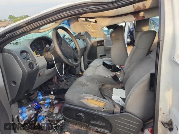 ✅ 2006 Ford F-150 STX • VIN: 1FTRX12W46KD74604 • Lot: 81573875. Wystawiony na Copart z przebiegiem Nie podano. Bezpłatny archiwum sprzedaży aukcyjnych z USA i szczegółowy raport historii pojazdu na DreamBid. Zdjęcie 7.