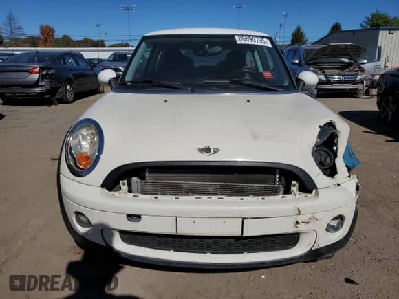 2009 MINI Hardtop с VIN WMWMF33589TW77993, выставлен на аукционе Copart как лот 86890795 с пробегом 114 257 миль миль и Списание • Salvage title. История ставок и продаж доступна на DreamBid. Изображение 5.