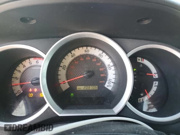 ✅ 2015 Toyota Tacoma • VIN: 3TMLU4EN9FM203763 • Lot: 92786155. Listed on Copart with 209,705 mi. Free auction sales archive from the USA and detailed vehicle history report at DreamBid. Image 9.