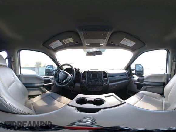 ✅ 2019 Ford F-250 XL • VIN: 1FT7W2BT4KEF78866 • Lot: 43004304. Wystawiony na IAAI z przebiegiem 218 049 mil. Bezpłatny archiwum sprzedaży aukcyjnych z USA i szczegółowy raport historii pojazdu na DreamBid. Zdjęcie 18.