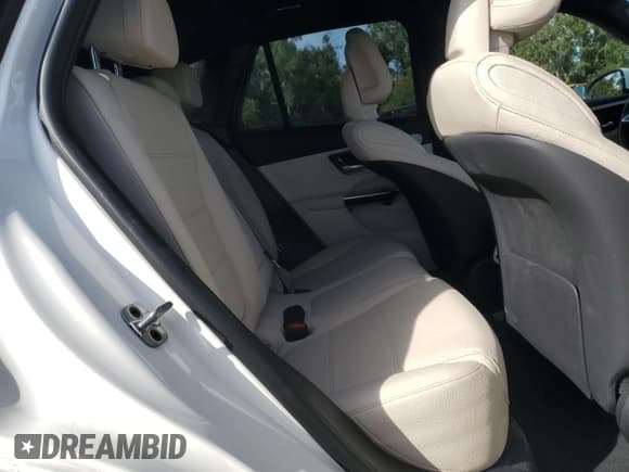 ✅ 2024 Mercedes-Benz GLC 300 • VIN: W1NKM4GB6RF129312 • Lot: 91671115. Wystawiony na Copart z przebiegiem 23 141 mil. Bezpłatny archiwum sprzedaży aukcyjnych z USA i szczegółowy raport historii pojazdu na DreamBid. Zdjęcie 11.