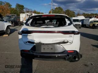 ✅ 2024 Dodge Hornet R/T • VIN: ZACPDFCW4R3A28405 • Lot: 89726945. Wystawiony na Copart z przebiegiem 35 483 mil. Bezpłatny archiwum sprzedaży aukcyjnych z USA i szczegółowy raport historii pojazdu na DreamBid. Zdjęcie 6.