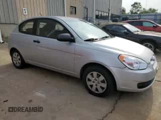 2008 Hyundai Accent GS z VIN KMHCM36C58U071165, wystawiony jako Copart lot #64824024 z przebiegiem 207 550 mil mil oraz Nie do naprawy • Non repairable. Historia ofert i sprzedaży dostępna na DreamBid. Obrazek 4.