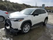 ✅ 2023 Toyota Corolla Cross L • VIN: 7MUAAABG2PV052714 • Lot: 51417815. Wystawiony na Copart z przebiegiem 39 458 mil. Bezpłatny archiwum sprzedaży aukcyjnych z USA i szczegółowy raport historii pojazdu na DreamBid. Zdjęcie 1.