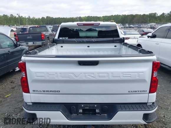 ✅ 2023 Chevrolet Silverado 1500 Custom • VIN: 3GCPABEK0PG189420 • Lot: 41931810. Wystawiony na IAAI z przebiegiem 40 505 mil. Bezpłatny archiwum sprzedaży aukcyjnych z USA i szczegółowy raport historii pojazdu na DreamBid. Zdjęcie 16.