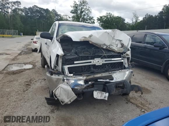 ✅ 2011 Chevrolet Silverado 2500HD Work Truck • VIN: 1GC0CVCG9BF217284 • Lot: 50622695. Wystawiony na Copart z przebiegiem Nie podano. Bezpłatny archiwum sprzedaży aukcyjnych z USA i szczegółowy raport historii pojazdu na DreamBid. Zdjęcie 5.