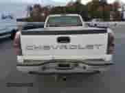 2004 Chevrolet Silverado 1500 LS z VIN 1GCEC14V74Z251317, wystawiony jako Copart lot #79619084 z przebiegiem 227 917 mil mil oraz Szkoda całkowita • Salvage title. Historia ofert i sprzedaży dostępna na DreamBid. Obrazek 6.