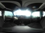 ✅ 2023 Jeep Wrangler Rubicon • VIN: 1C4JJXR64PW586405 • Lot: 42318989. Wystawiony na IAAI z przebiegiem 26 493 mil. Bezpłatny archiwum sprzedaży aukcyjnych z USA i szczegółowy raport historii pojazdu na DreamBid. Zdjęcie 18.