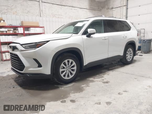 ✅ 2024 Toyota Highlander Platinum • VIN: 5TDAAAB51RS005346 • Lot: 43369470. Wystawiony na IAAI z przebiegiem 31 592 mil. Bezpłatny archiwum sprzedaży aukcyjnych z USA i szczegółowy raport historii pojazdu na DreamBid. Zdjęcie 2.