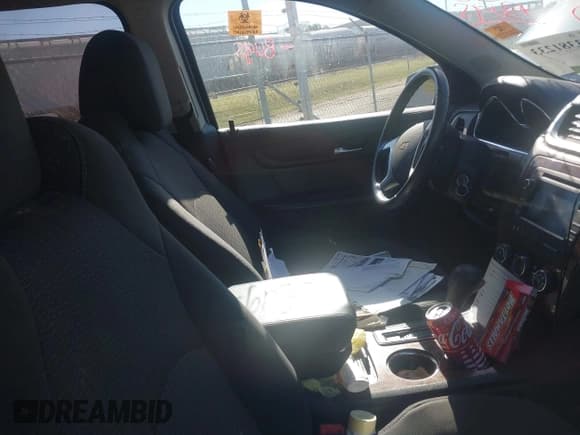 ✅ 2014 Chevrolet Traverse LT • VIN: 1GNKRGKD3EJ142150 • Lot: 43381233. Wystawiony na IAAI z przebiegiem 249 036 mil. Bezpłatny archiwum sprzedaży aukcyjnych z USA i szczegółowy raport historii pojazdu na DreamBid. Zdjęcie 5.