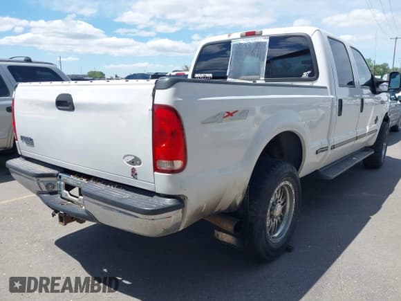 ✅ 1999 Ford F-250 XL • VIN: 1FTNW21F6XEB63445 • Lot: 42197199. Wystawiony na IAAI z przebiegiem 328 335 mil. Bezpłatny archiwum sprzedaży aukcyjnych z USA i szczegółowy raport historii pojazdu na DreamBid. Zdjęcie 4.
