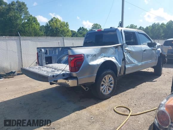 ✅ 2025 Ford F-150 Lariat • VIN: 1FTFW5L50SKD42245 • Lot: 42659242. Wystawiony na IAAI z przebiegiem 5 666 mil. Bezpłatny archiwum sprzedaży aukcyjnych z USA i szczegółowy raport historii pojazdu na DreamBid. Zdjęcie 4.