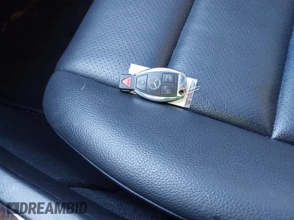 ✅ 2013 Mercedes-Benz C 300 Sport • VIN: WDDGF8AB2DR254408 • Лот: 43537765. Опубликован ранее на IAAI с пробегом 127 078 миль. Бесплатный доступ к архиву аукционных продаж из США и подробный отчёт об истории автомобиля на DreamBid. Изображение 11.