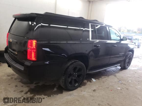 ✅ 2015 Chevrolet Suburban LT • VIN: 1GNSKJKC2FR533978 • Lot: 89491375. Wystawiony na Copart z przebiegiem 148 405 mil. Bezpłatny archiwum sprzedaży aukcyjnych z USA i szczegółowy raport historii pojazdu na DreamBid. Zdjęcie 3.