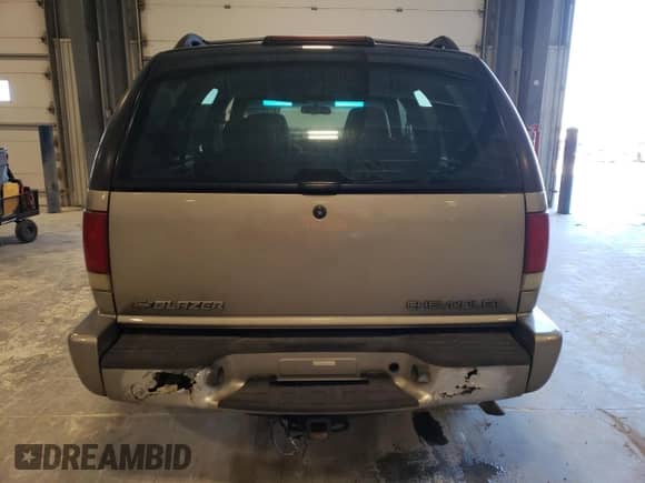 2002 Chevrolet Blazer LS z VIN 1GNDT13WX2K149500, wystawiony jako Copart lot #81766444 z przebiegiem 251 330 mil mil oraz Szkoda całkowita • Salvage title. Historia ofert i sprzedaży dostępna na DreamBid. Obrazek 6.